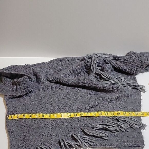 Something Navy Oct Isla Fringe Turtleneck Sweater - Picture 7 of 11